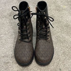 Michael kore size 7.5 shoes